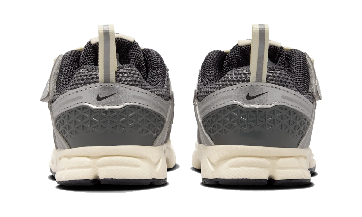 Overkicks - Nike Vomero 5 Iron Grey Coconut Milk Chrome (TD) (IM9466-002) - imagen 6