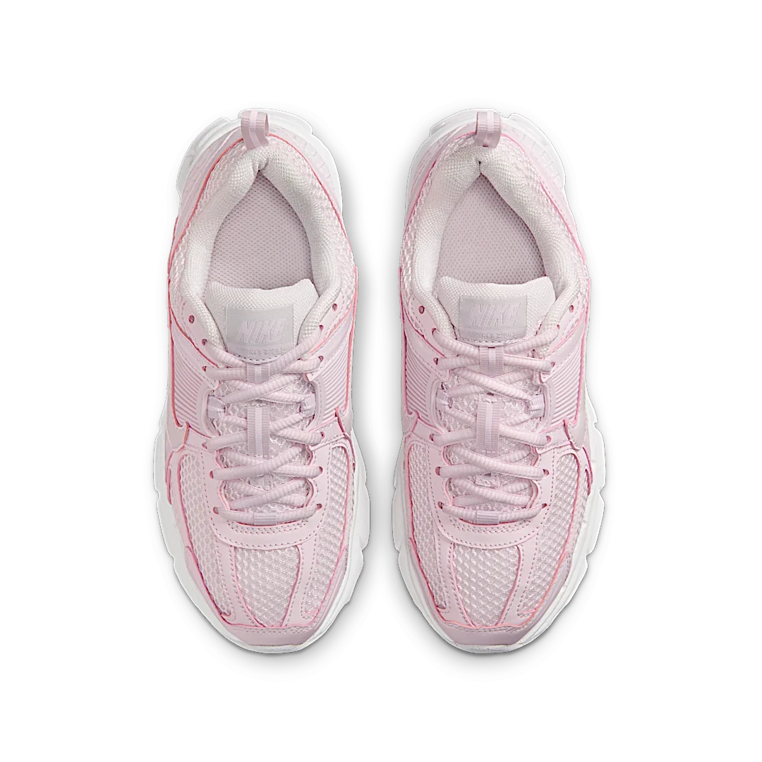 Overkicks - Nike Vomero 5 Pearl Pink Bleached Lilac Summit White Vast Grey (GS) (HF6998-600) - imagen 3
