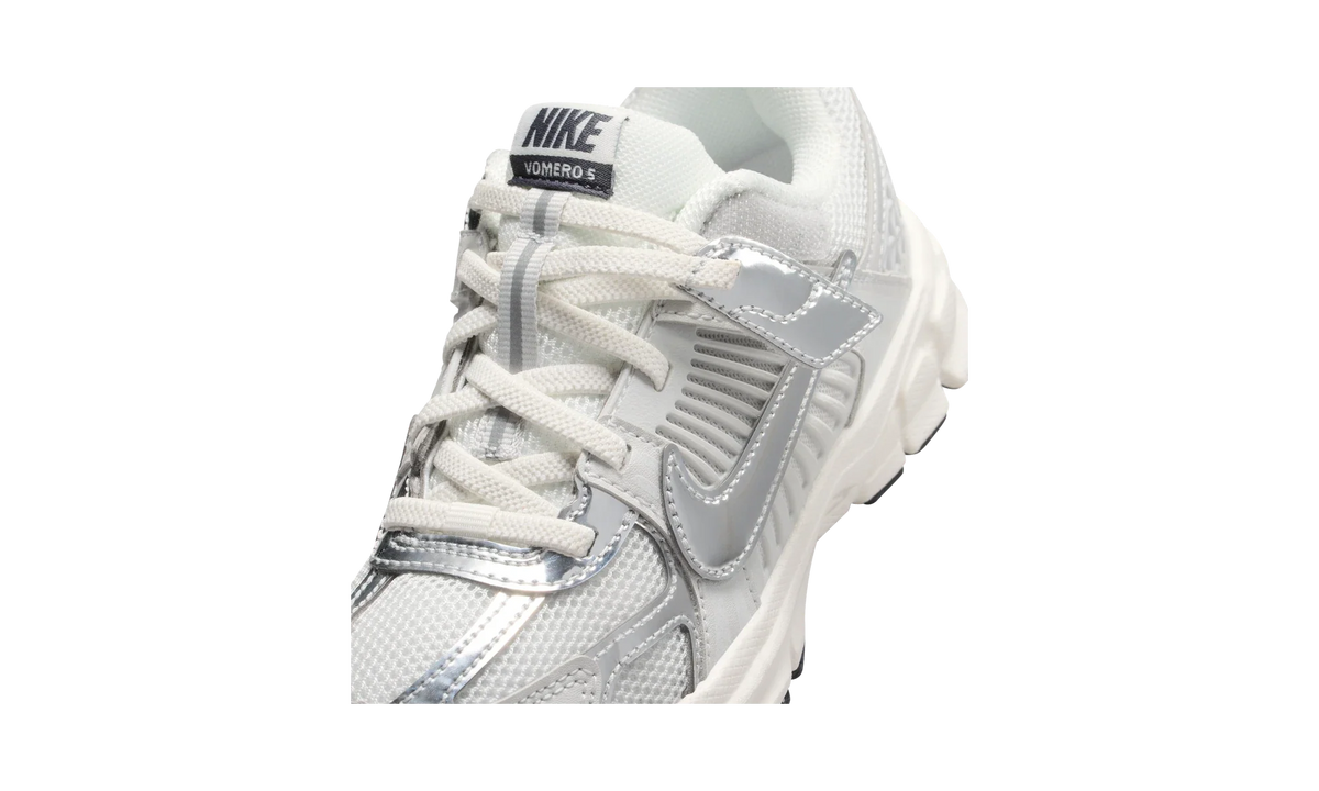 Overkicks - Nike Vomero 5 Photon Dust Chrome (PS) (IM9465-001) - imagen 7