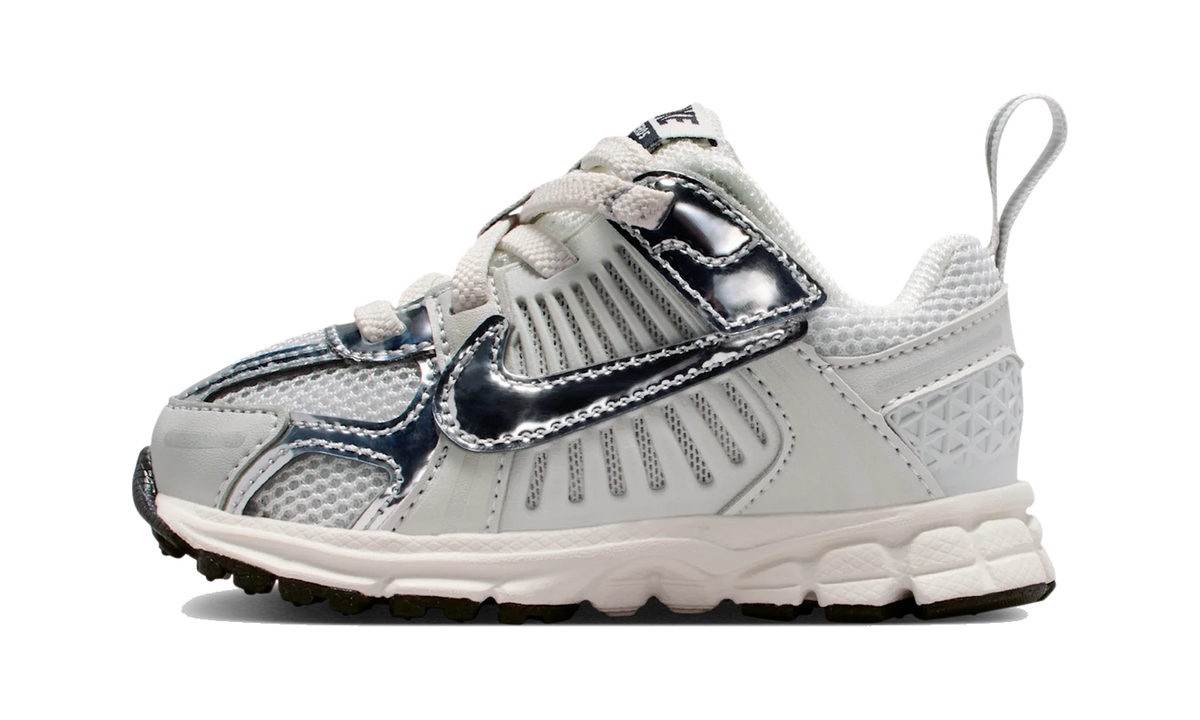 Overkicks - Nike Vomero 5 Photon Dust Gridiron Sail Chrome (TD) (IM9466-001) - vista lateral