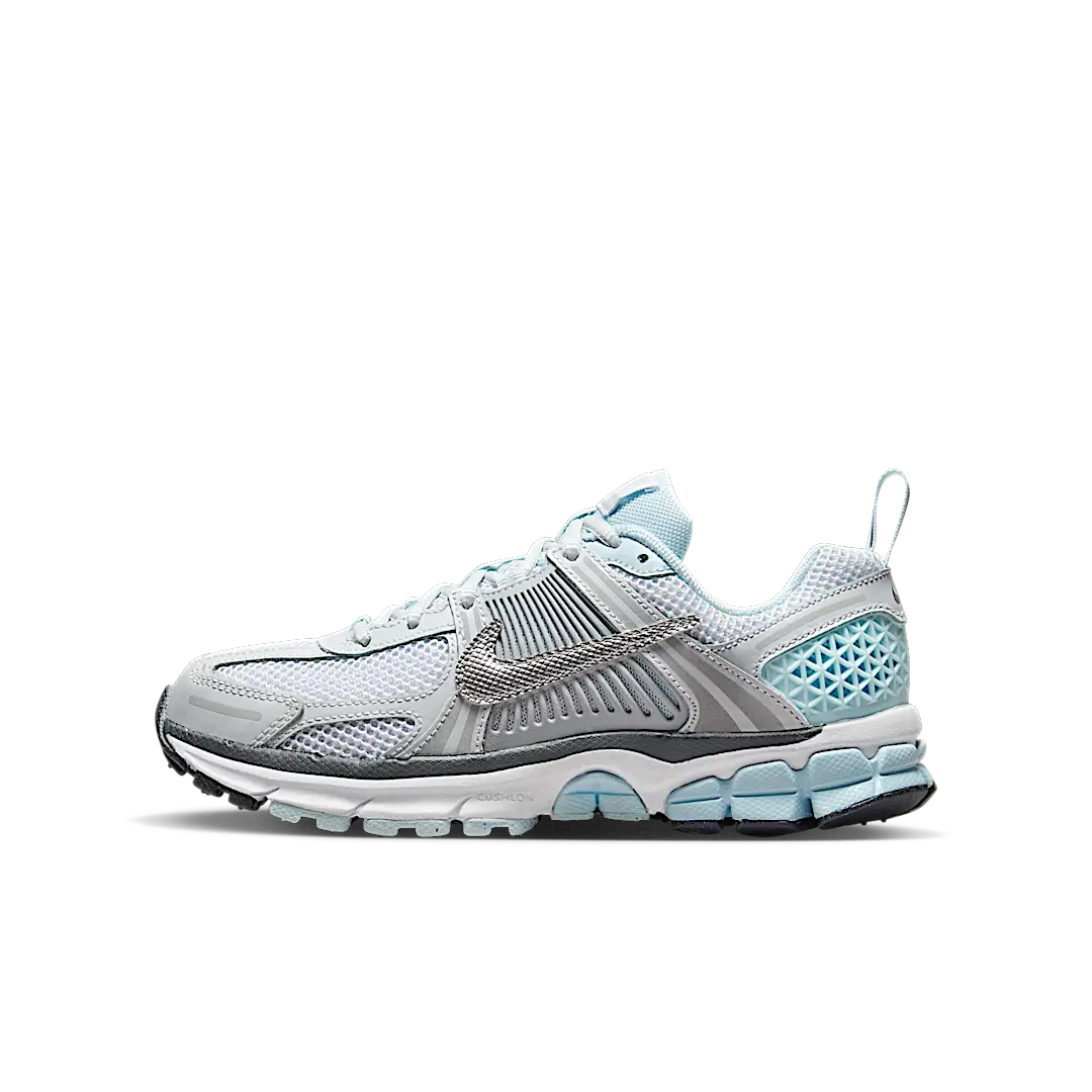 Overkicks - Nike Vomero 5 Pure Platinum Glacier Blue Wolf Grey Metallic Silver (GS) (HQ3255-043) - vista lateral
