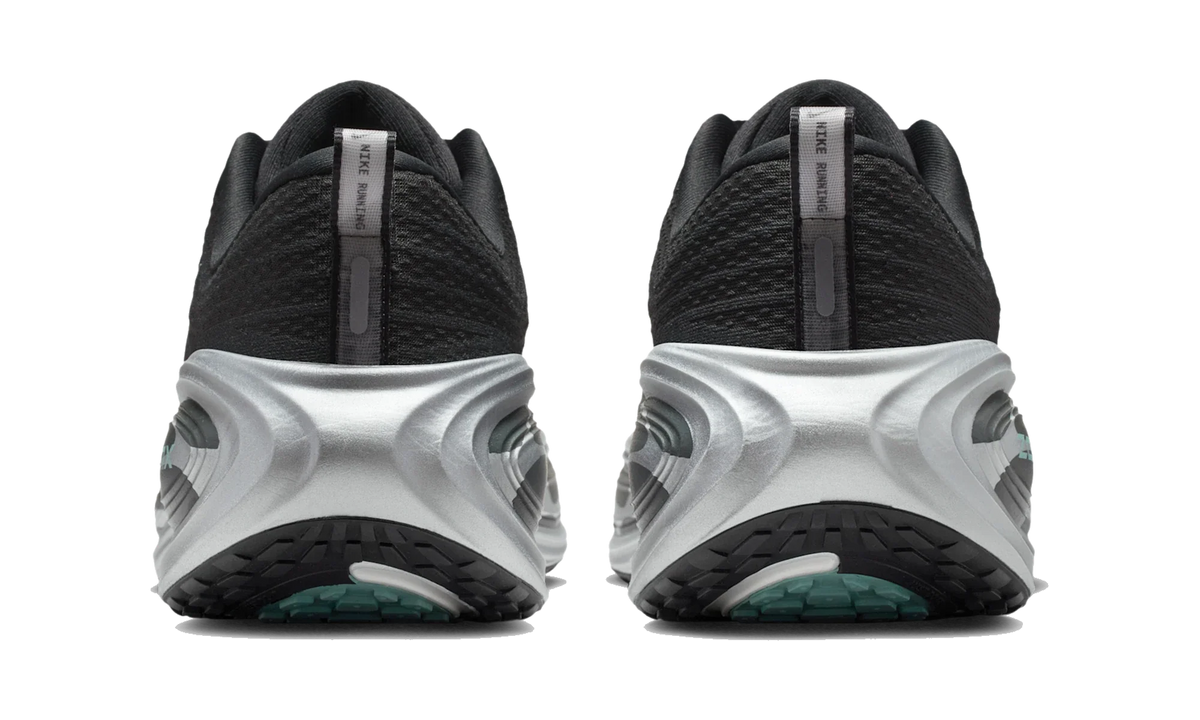Overkicks - Nike Vomero Plus Anthracite Zebra (IM6011-060) - detalle talon