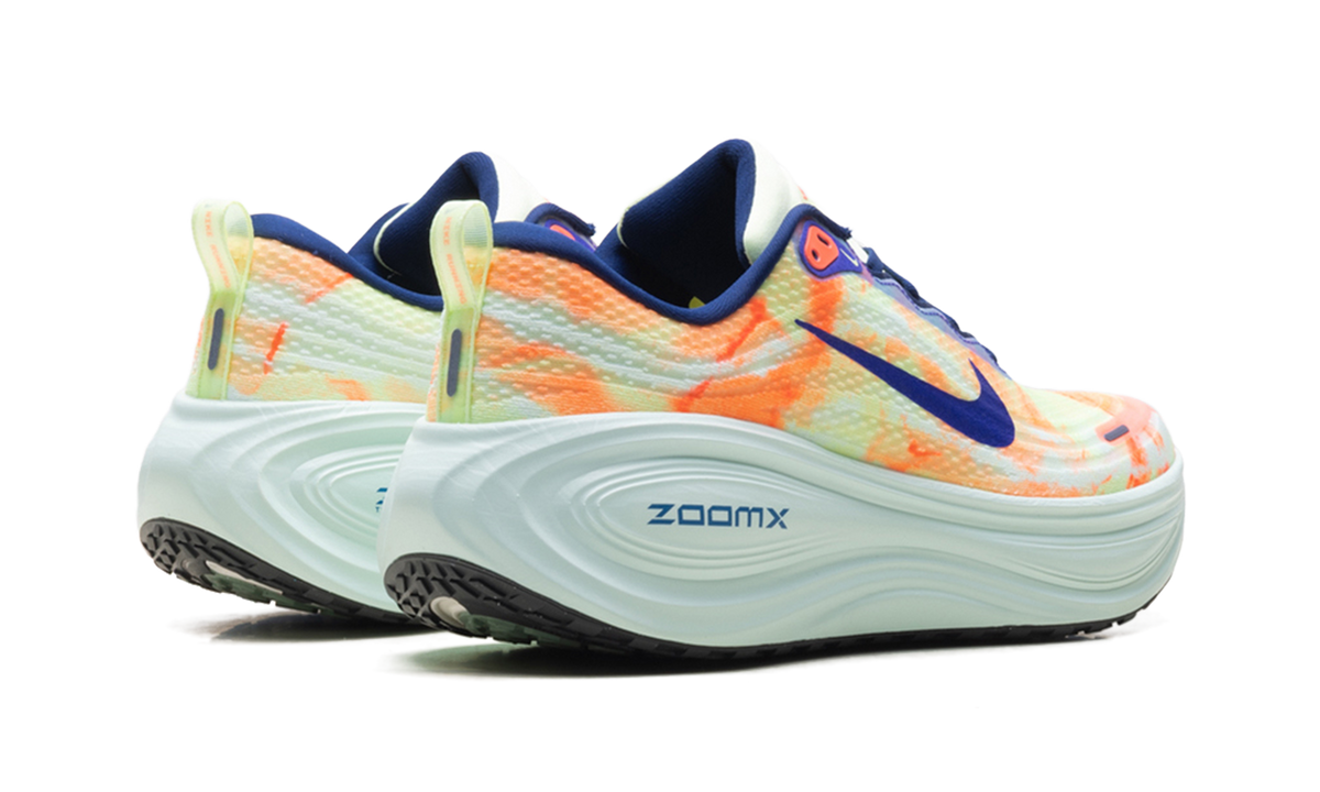 Overkicks - Nike Vomero Plus Barely Volt Multi-Color (IQ0605-701) - par completo