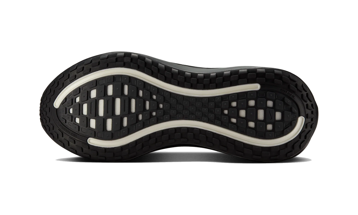 Overkicks - Nike Vomero Plus Black Metallic Dark Grey (Womens) (HV8154-001) - par completo