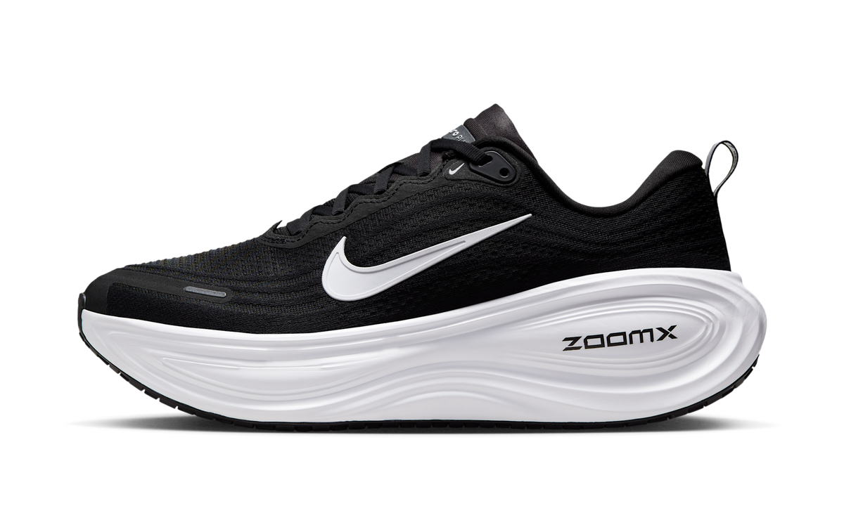 Overkicks - Nike Vomero Plus Black White (HV8150-002) - vista lateral