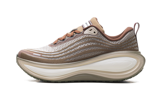 Overkicks - Nike Vomero Plus Caldera Brown Dark Field Brown (IO4482-001) - vista lateral