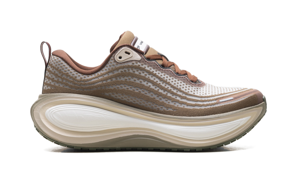 Overkicks - Nike Vomero Plus Caldera Brown Dark Field Brown (IO4482-001) - detalle talon