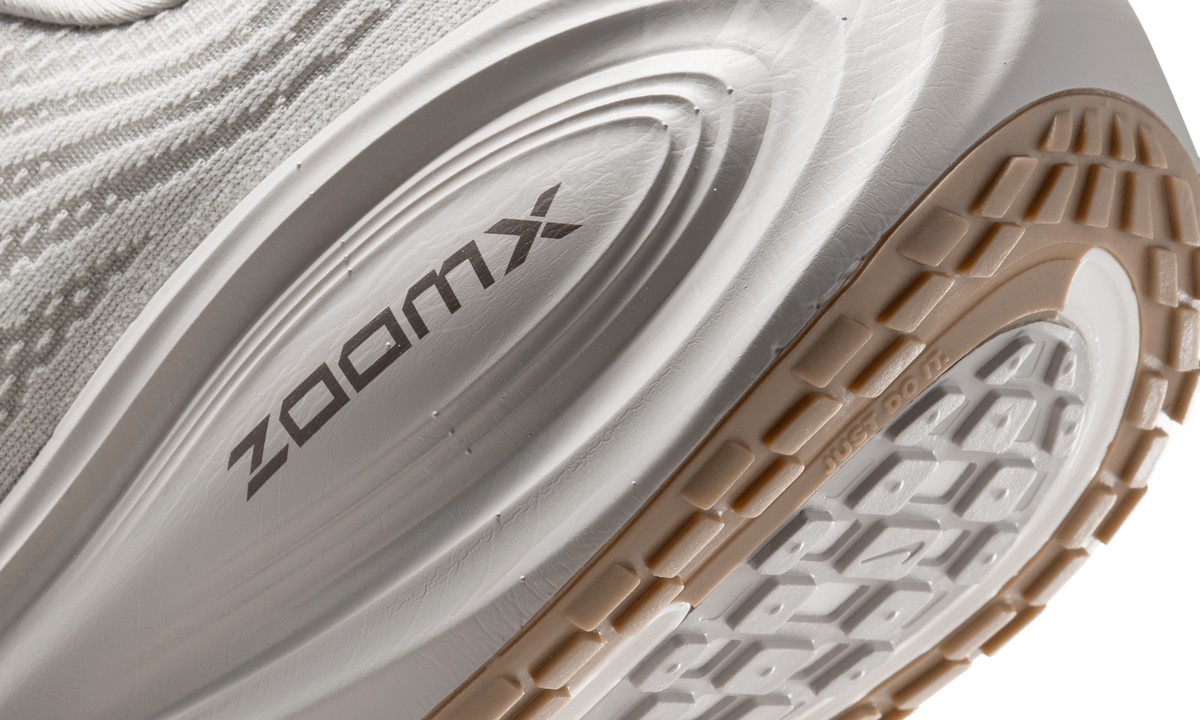 Overkicks - Nike Vomero Plus College Grey Light Iron Ore Gum (HV8150-005) - detalle