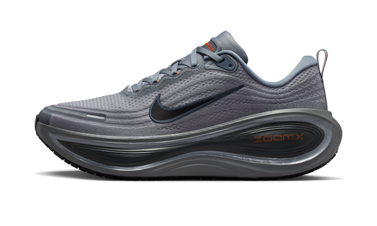 Overkicks - Nike Vomero Plus Cool Grey Safety Orange Black (HV8150-014) - vista lateral