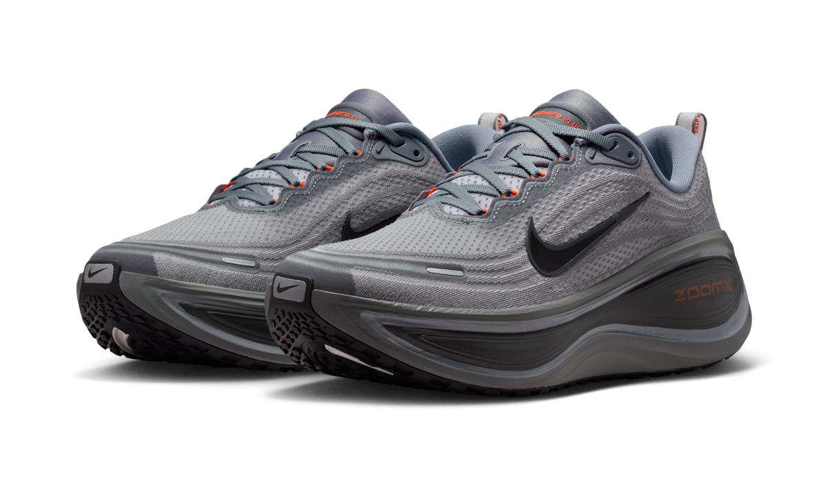 Overkicks - Nike Vomero Plus Cool Grey Safety Orange Black (HV8150-014) - vista trasera