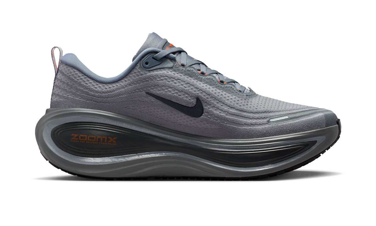 Overkicks - Nike Vomero Plus Cool Grey Safety Orange Black (HV8150-014) - detalle suela