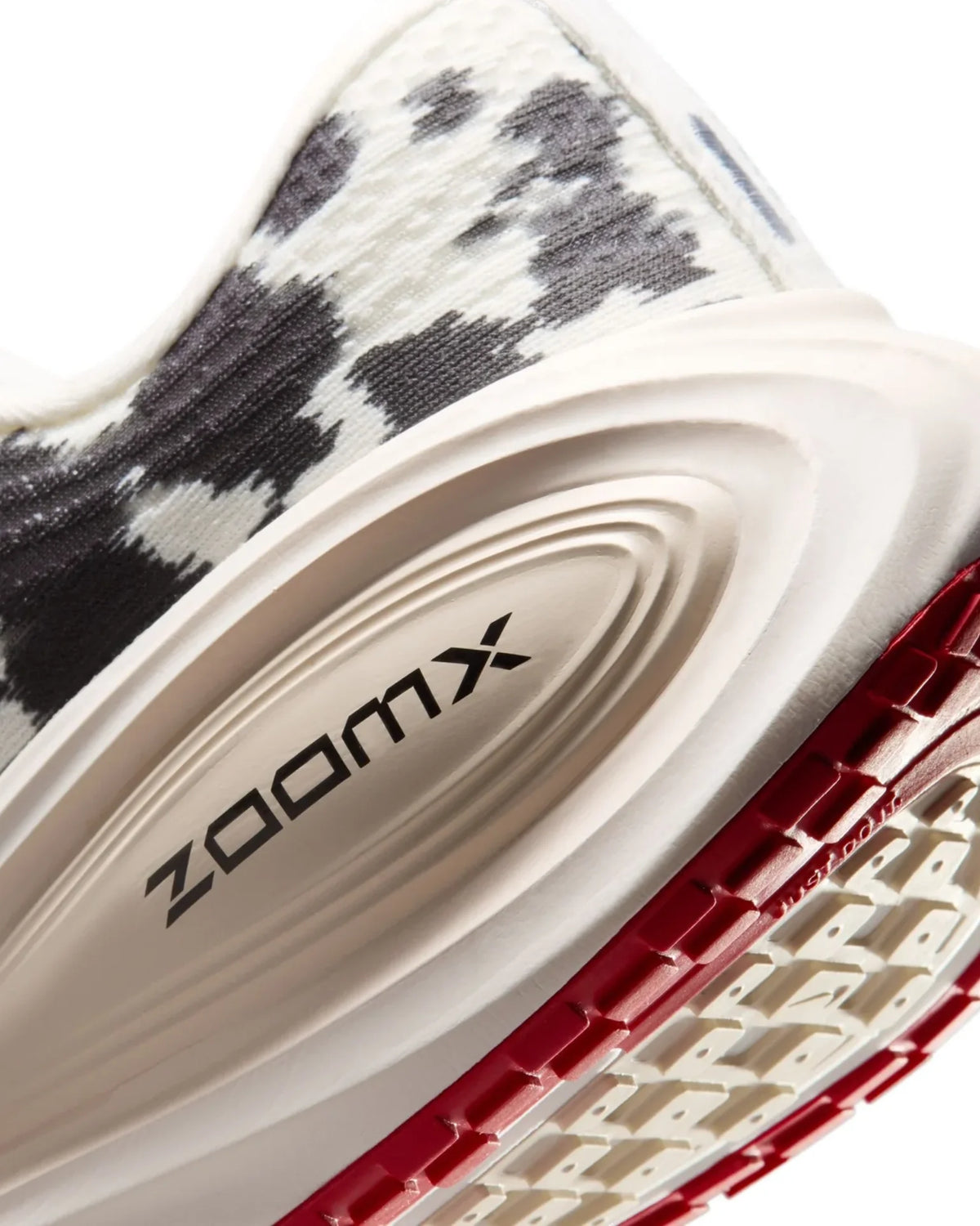 Overkicks - Nike Vomero Plus Cow Print (IR0032-100) - detalle talon