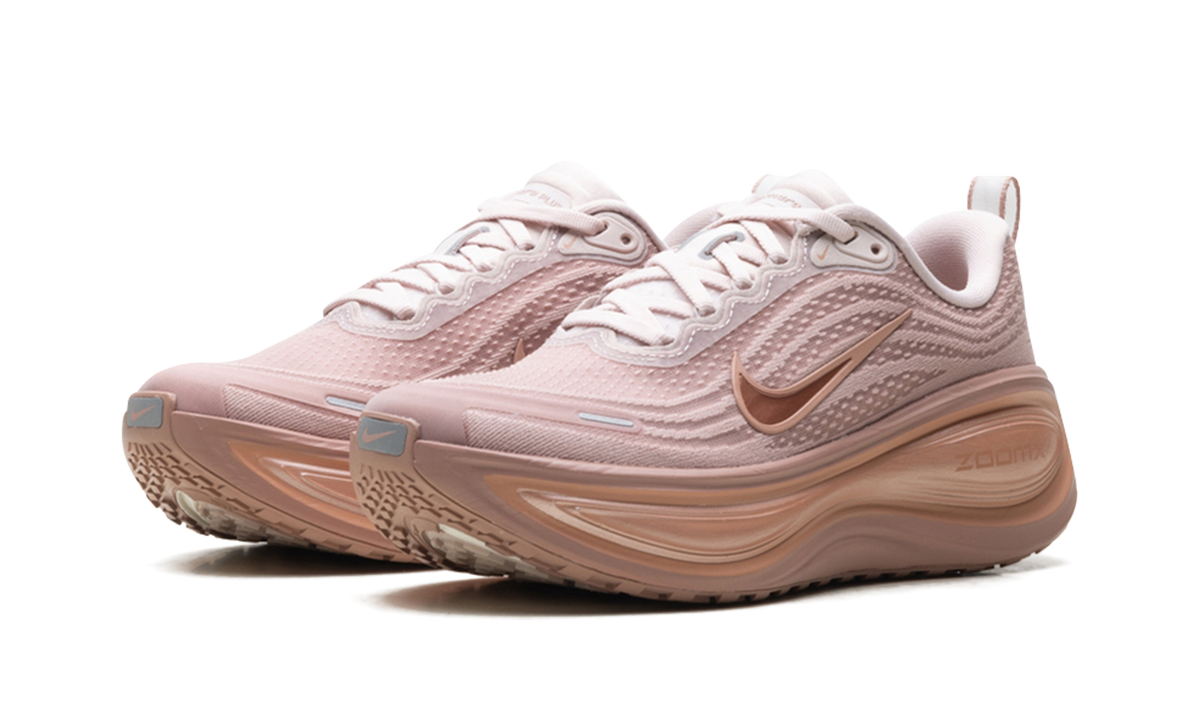 Overkicks - Nike Vomero Plus Particle Pink Rose Gold (Womens) (HV8154-601) - vista trasera