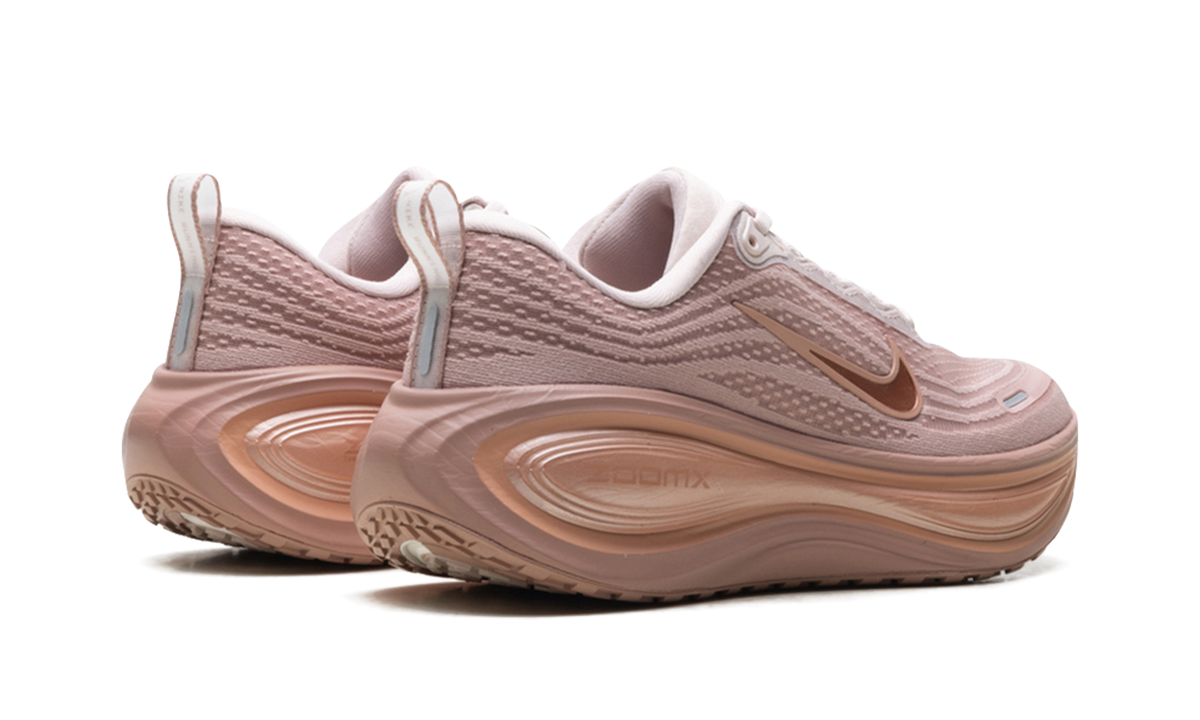 Overkicks - Nike Vomero Plus Particle Pink Rose Gold (Womens) (HV8154-601) - par completo