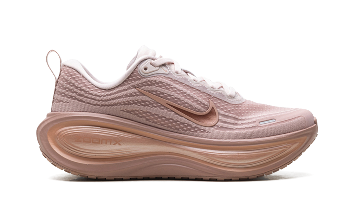 Overkicks - Nike Vomero Plus Particle Pink Rose Gold (Womens) (HV8154-601) - detalle talon