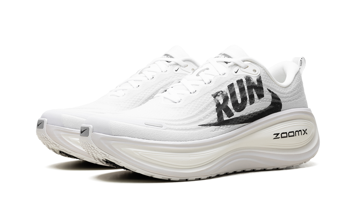 Overkicks - Nike Vomero Plus Run (IH2268-100) - vista trasera