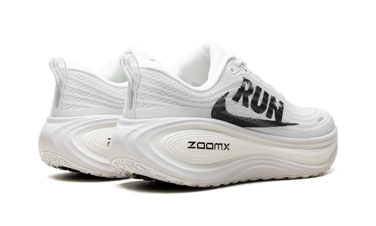 Overkicks - Nike Vomero Plus Run (IH2268-100) - par completo