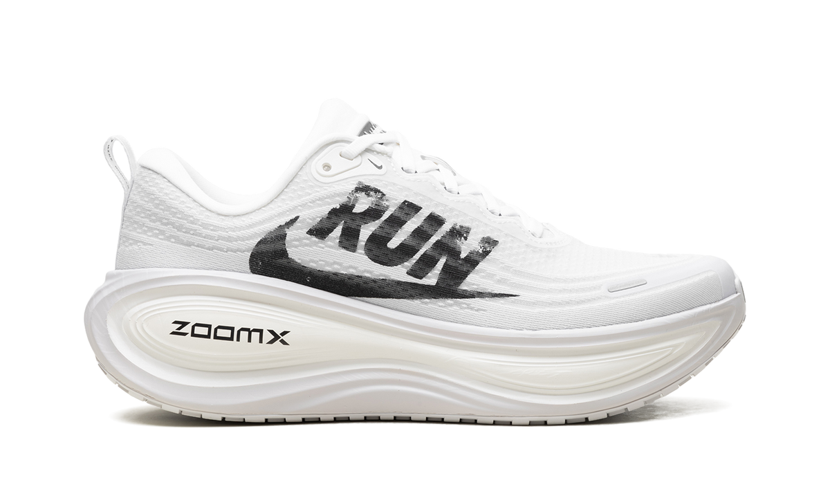 Overkicks - Nike Vomero Plus Run (IH2268-100) - detalle talon