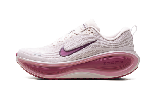 Overkicks - Nike Vomero Plus Silt Red Sweet Beet Bordeaux (Womens) (HV8154-602) - vista lateral