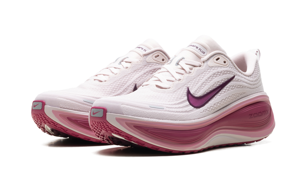 Overkicks - Nike Vomero Plus Silt Red Sweet Beet Bordeaux (Womens) (HV8154-602) - vista trasera