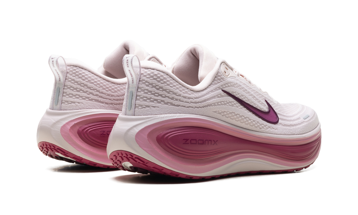 Overkicks - Nike Vomero Plus Silt Red Sweet Beet Bordeaux (Womens) (HV8154-602) - par completo