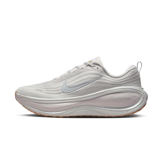 Overkicks - Nike Vomero Plus Speckle Vast Grey Wolf Grey (IO4323-001) - vista lateral