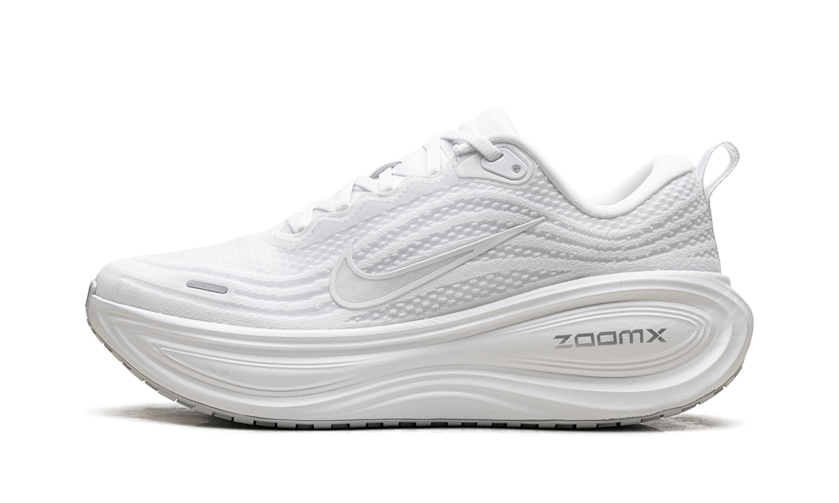 Overkicks - Nike Vomero Plus Triple White (Womens) (HV8154-102) - vista lateral