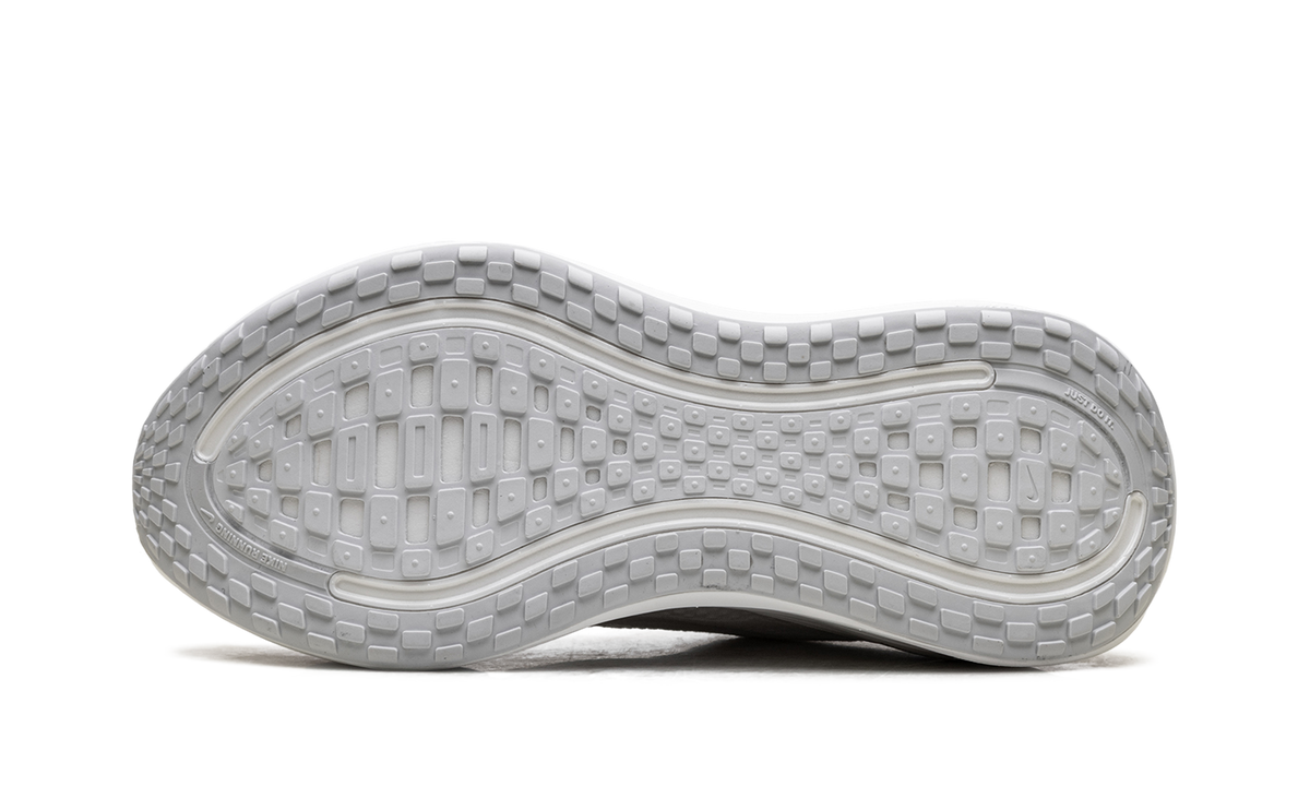 Overkicks - Nike Vomero Plus Triple White (Womens) (HV8154-102) - vista superior