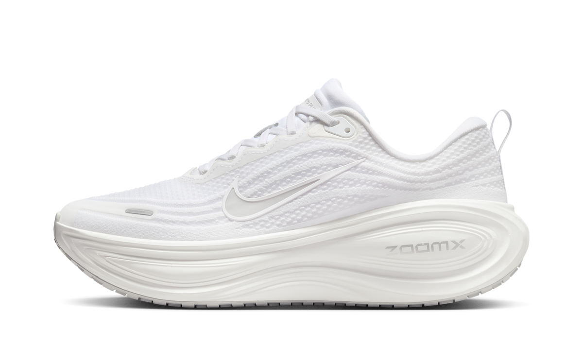 Overkicks - Nike Vomero Plus White (HV8150-102) - vista lateral