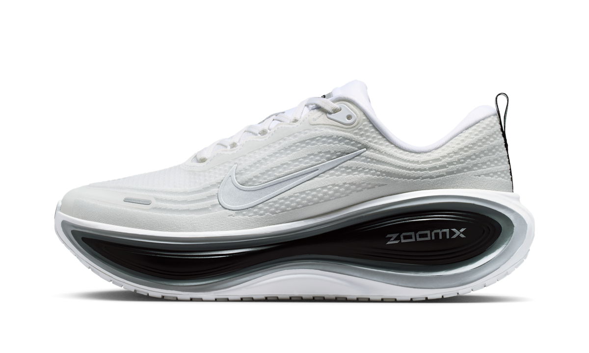 Overkicks - Nike Vomero Plus White Black Cool Grey (II7181-102) - vista lateral