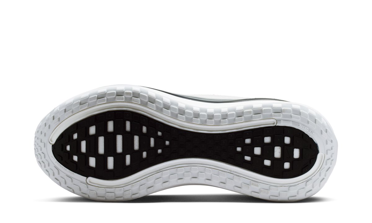Overkicks - Nike Vomero Plus White Black Cool Grey (II7181-102) - par completo