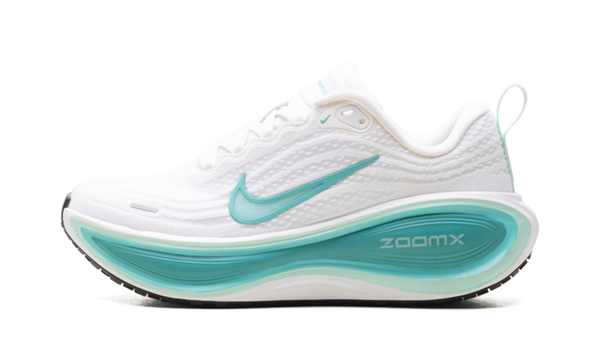 Overkicks - Nike Vomero Plus White Bleached Turquoise (Womens) (HV8154-100) - vista lateral