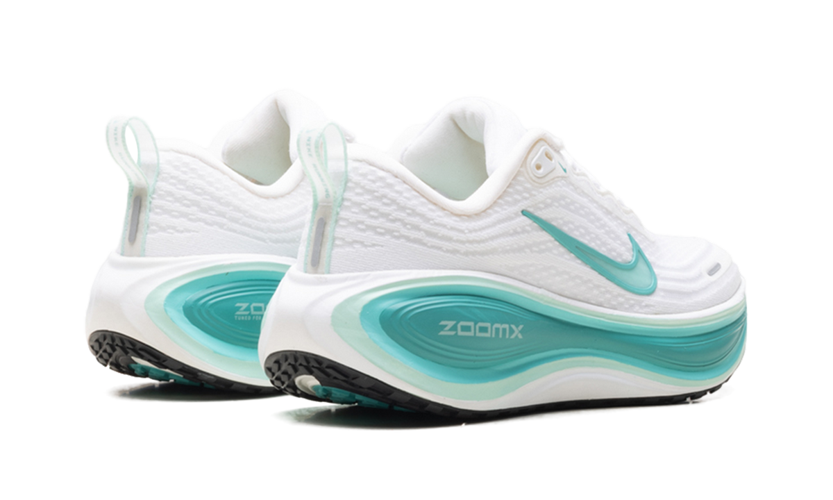 Overkicks - Nike Vomero Plus White Bleached Turquoise (Womens) (HV8154-100) - par completo