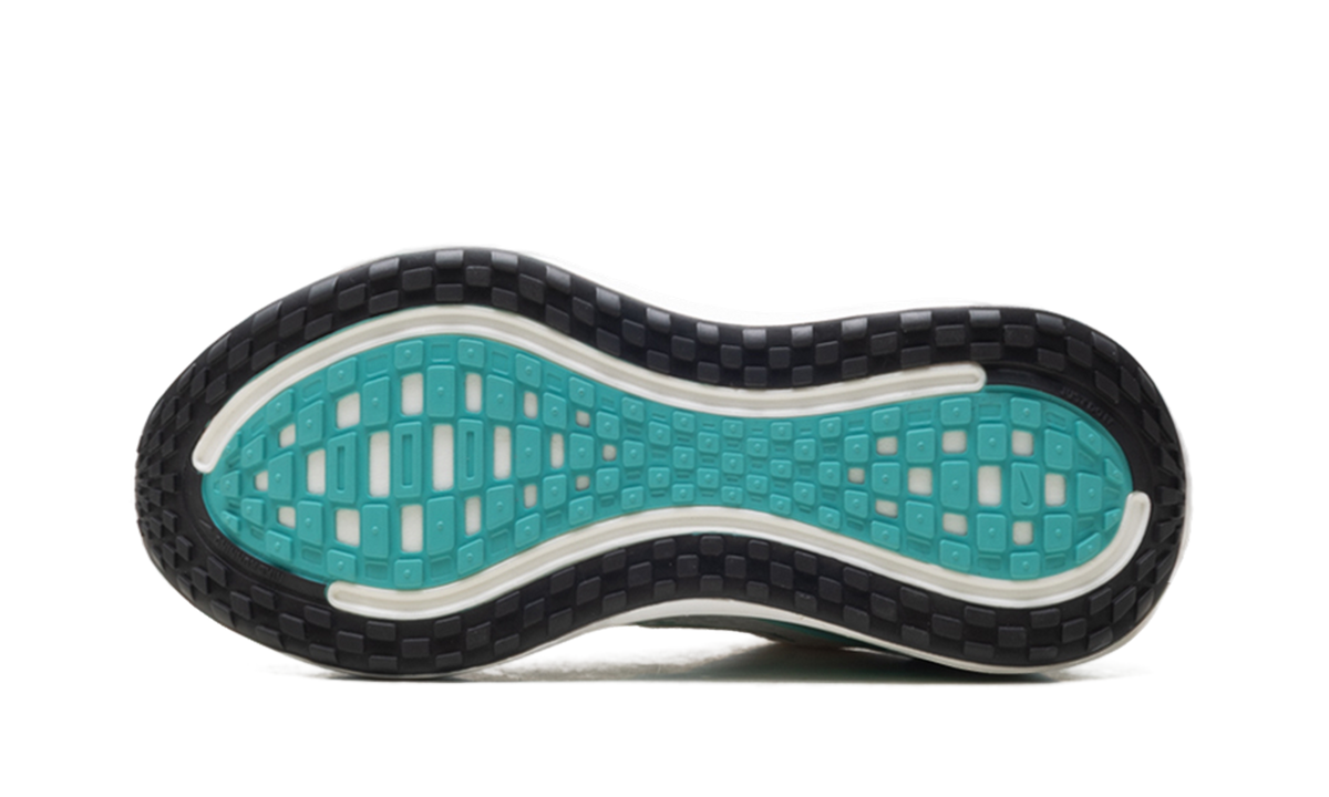 Overkicks - Nike Vomero Plus White Bleached Turquoise (Womens) (HV8154-100) - vista superior