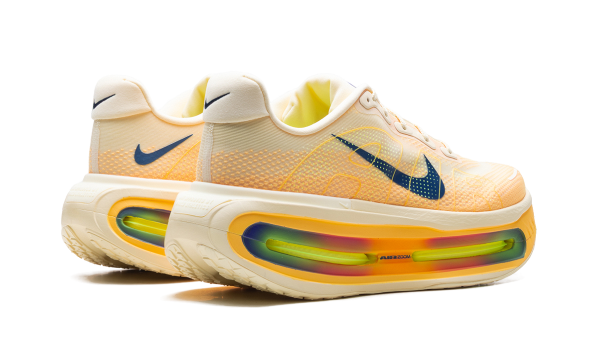 Overkicks - Nike Vomero Premium Alabaster (HQ2050-701) - par completo