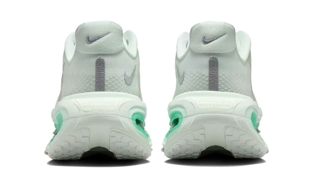 Overkicks - Nike Vomero Premium Barely Green (Womens) (HM5973-300) - detalle talon