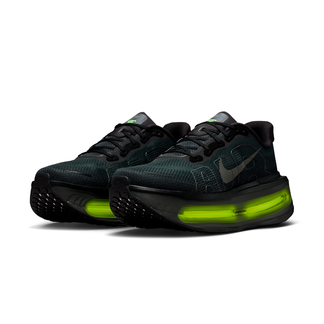 Overkicks - Nike Vomero Premium Black Volt (HQ2050-001) - vista trasera