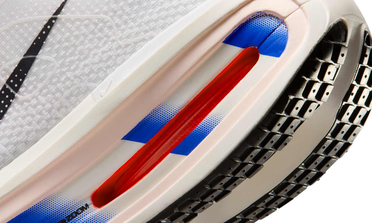 Overkicks - Nike Vomero Premium CM White Racer Blue Crimson (II5258-100) - detalle
