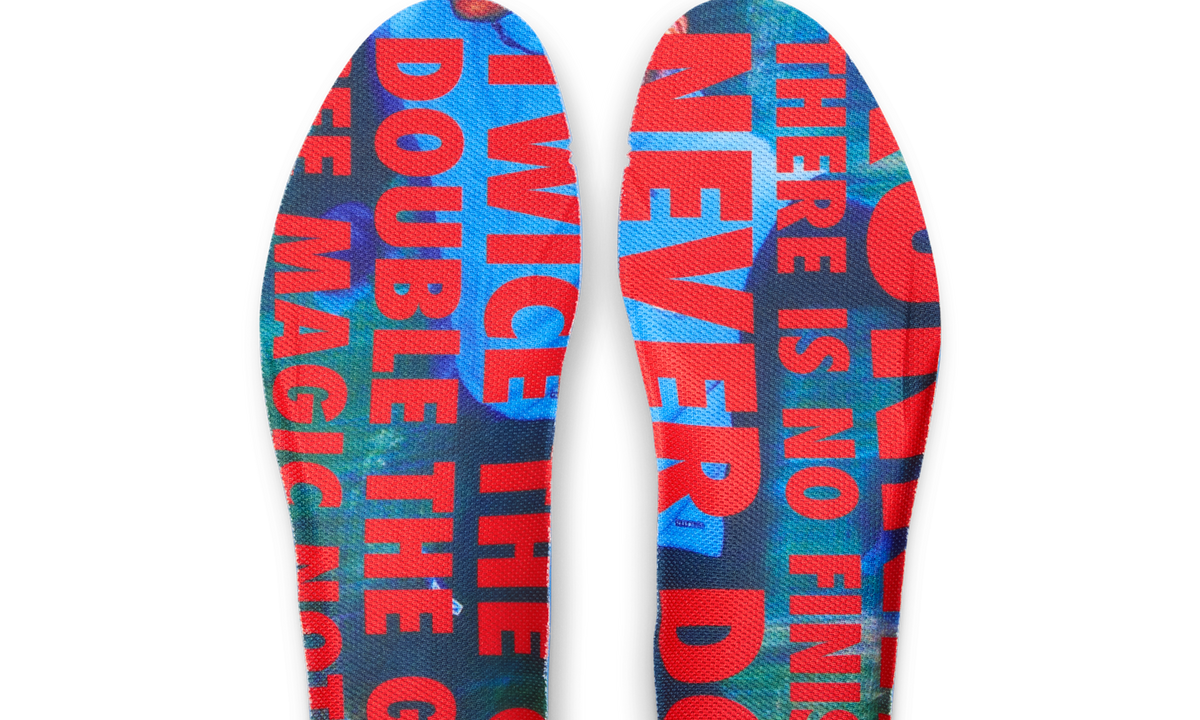 Overkicks - Nike Vomero Premium CM White Racer Blue Crimson (II5258-100) - detalle