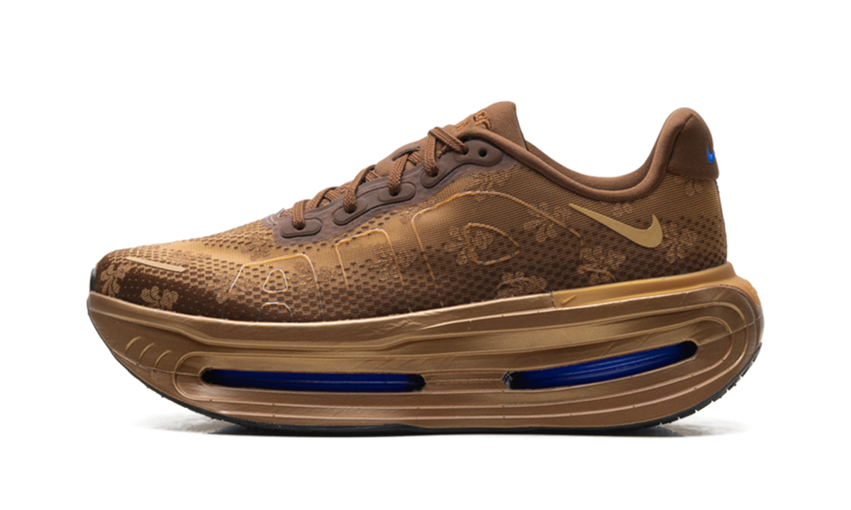 Overkicks - Nike Vomero Premium Flat Stout (Womens) (IQ0028-200) - vista lateral