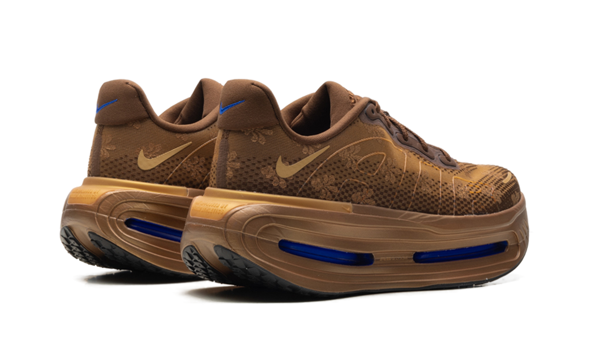 Overkicks - Nike Vomero Premium Flat Stout (Womens) (IQ0028-200) - par completo