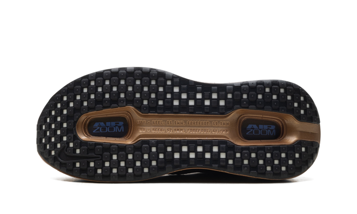 Overkicks - Nike Vomero Premium Flat Stout (Womens) (IQ0028-200) - vista superior