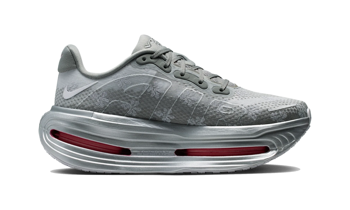 Overkicks - Nike Vomero Premium QS Fleur De-Lis Geyser Grey (Womens) (IQ0028-001) - detalle suela