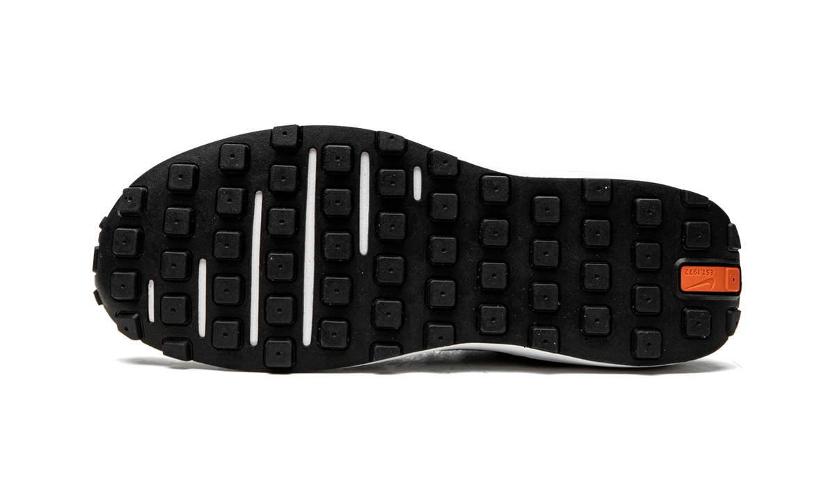 Overkicks - Nike Waffle One Black (Womens) (DC2533-001) - vista superior