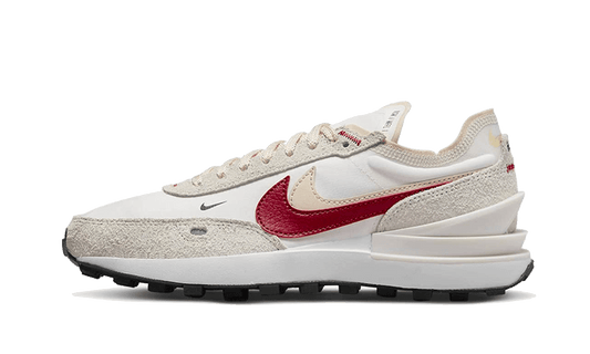 Overkicks - Nike Waffle One SE Sail Pearl White Black Gym Red (Womens) (DX4309-100) - vista lateral