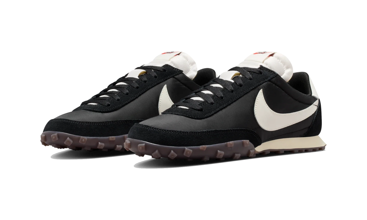 Overkicks - Nike Waffle Racer Black Coconut Milk Gum (IM8658-001) - vista trasera