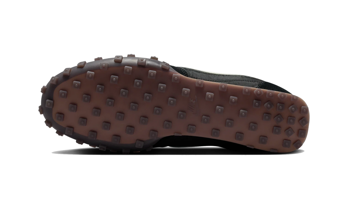 Overkicks - Nike Waffle Racer Black Coconut Milk Gum (IM8658-001) - par completo
