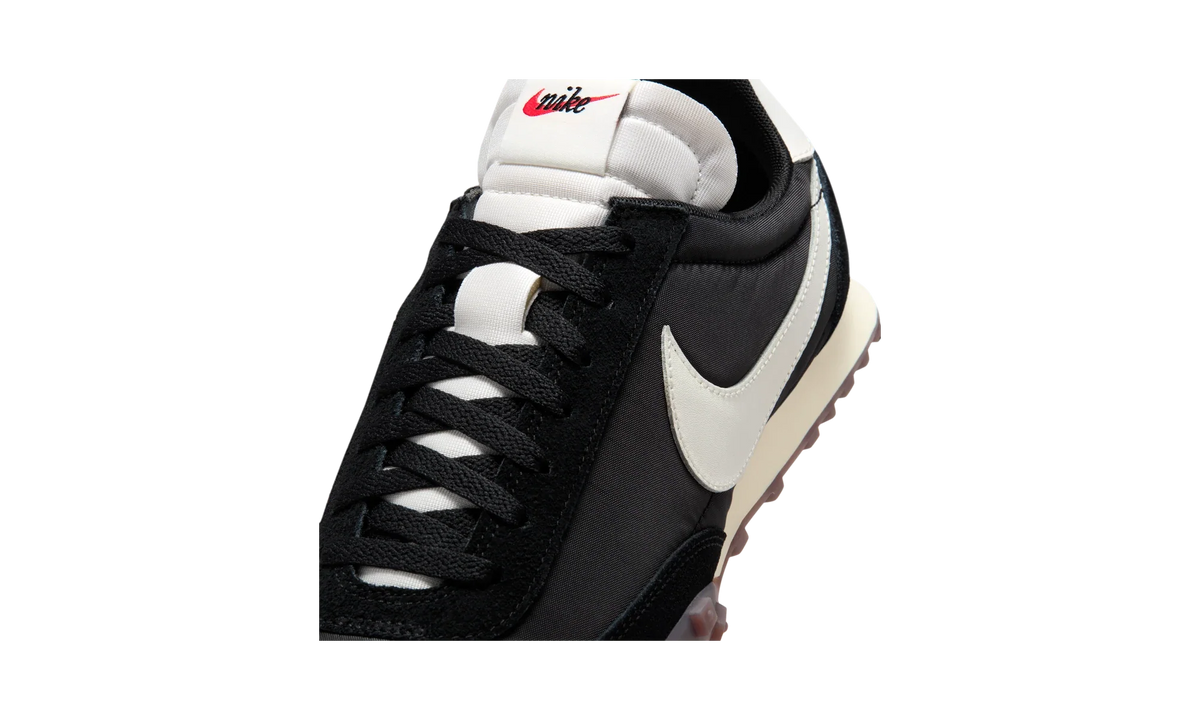 Overkicks - Nike Waffle Racer Black Coconut Milk Gum (IM8658-001) - detalle lateral interior