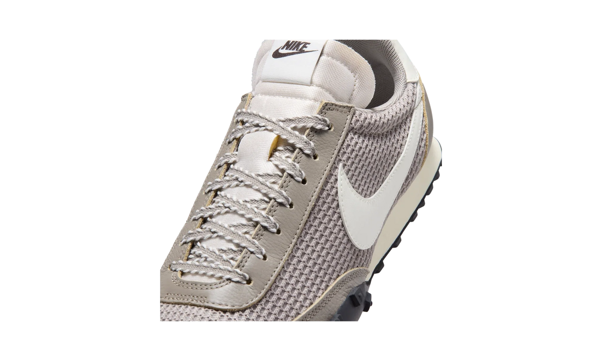 Overkicks - Nike Waffle Racer SE Moon Fossil Sail (IM8673-001) - detalle lateral interior