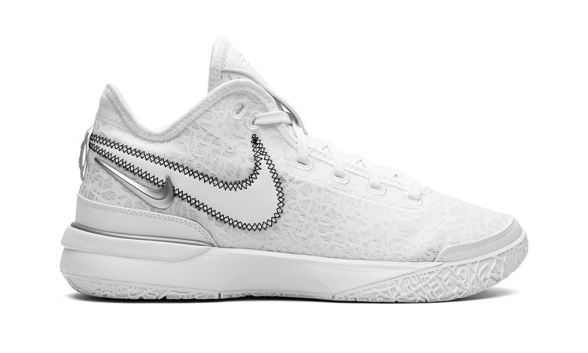 Overkicks - Nike Zoom LeBron NXXT Gen White Metallic Silver (DR8784-101/DR8788-101) - detalle talon